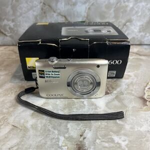Nikon COOLPIX S2600 14.0MP 5x Optical Zoom Digital Camera Silver Tested READ